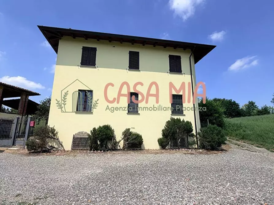 Immagine 3 di Villa in vendita  in Via pertini a Agazzano
