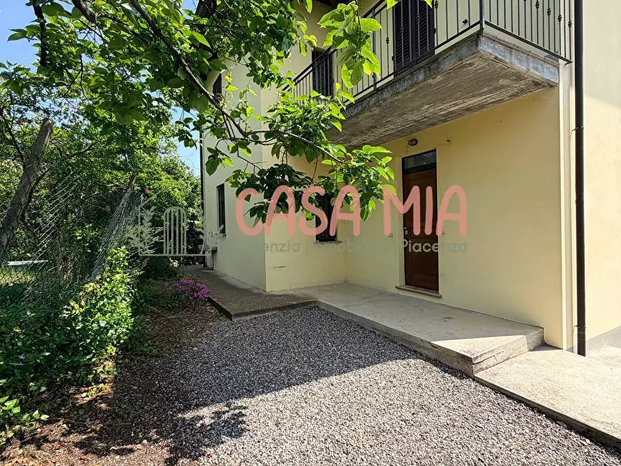 Immagine 37 di Villa in vendita  in Via pertini a Agazzano