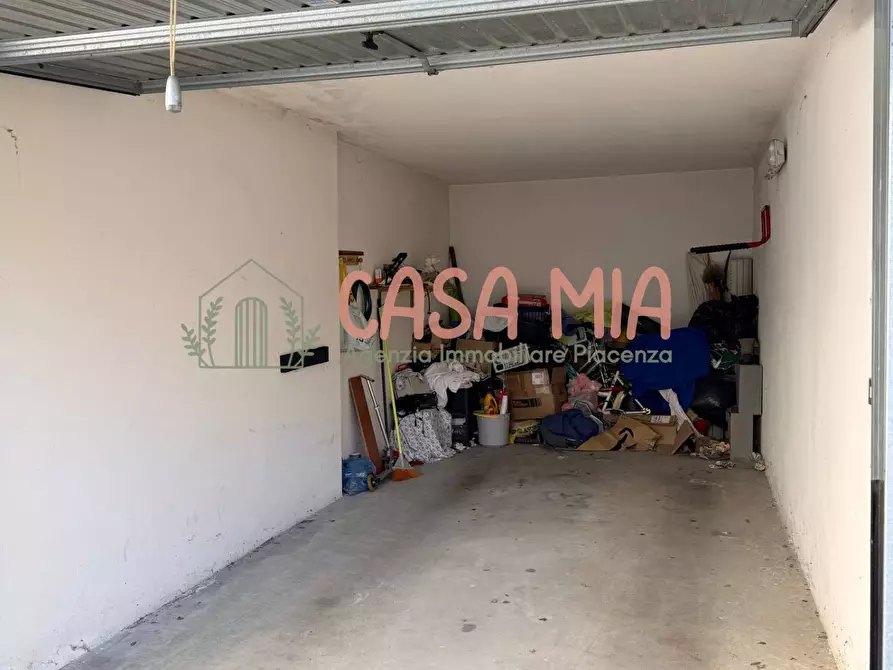 Immagine 1 di Box auto in vendita  in Via della stazione 1 a Agazzano