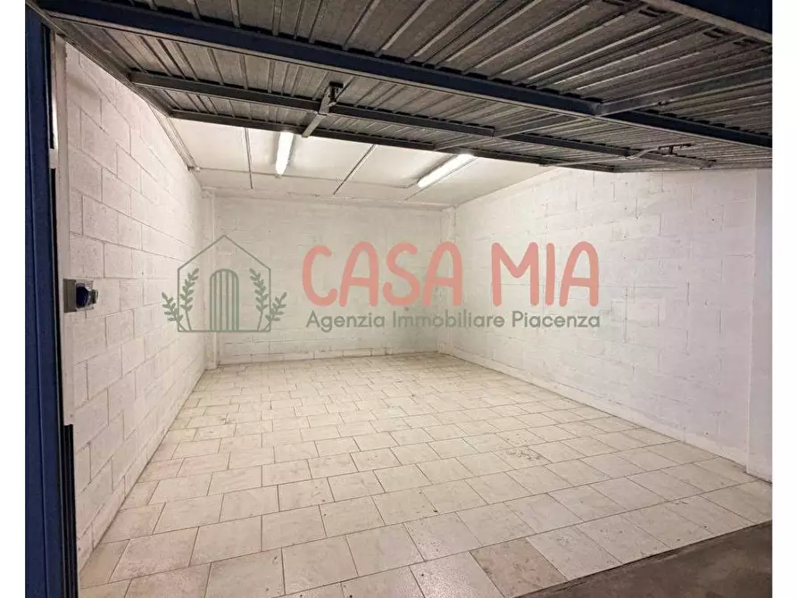 Immagine 2 di Box auto in vendita  in Via della stazione 1 a Agazzano