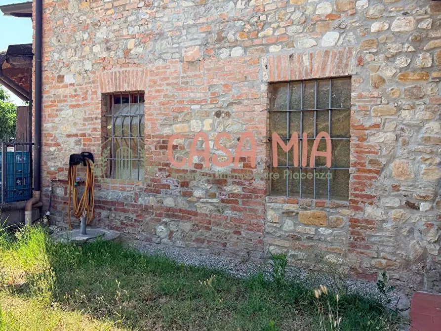 Immagine 5 di Casa semindipendente in vendita  in Via case Chiesa a San Giorgio Piacentino