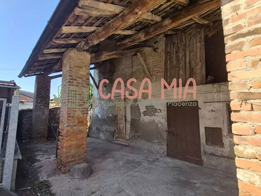 Immagine 1 di Rustico / casale in vendita  in via castello a Agazzano