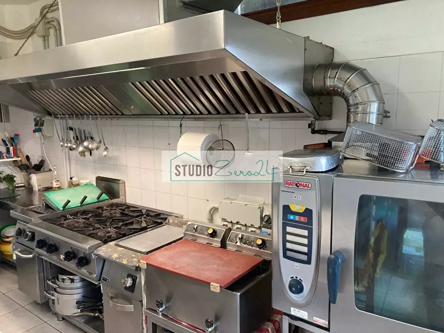 Immagine 19 di Locale commerciale in vendita  in Via Trescolli 1546 a Camaiore