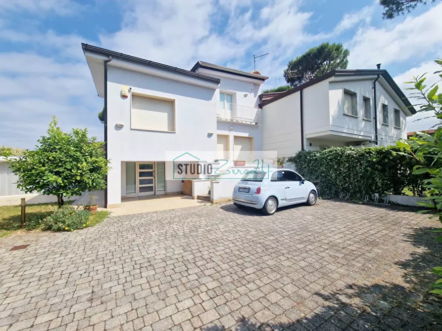 Immagine 2 di Casa semindipendente in vendita  in via maddalena a Camaiore