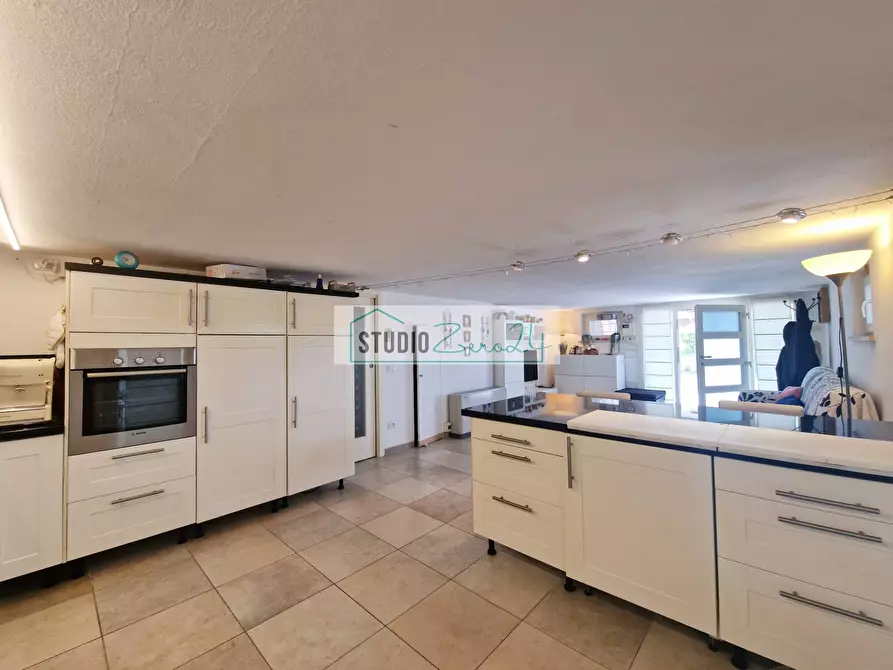 Immagine 17 di Casa semindipendente in vendita  in via maddalena a Camaiore