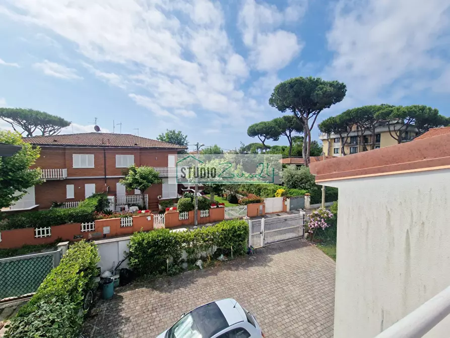 Immagine 39 di Casa semindipendente in vendita  in via maddalena a Camaiore