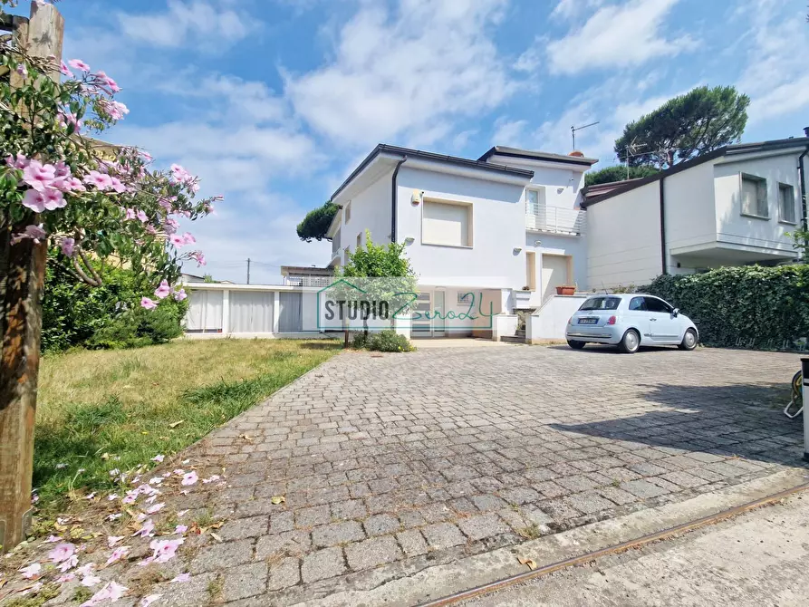 Immagine 46 di Casa semindipendente in vendita  in via maddalena a Camaiore