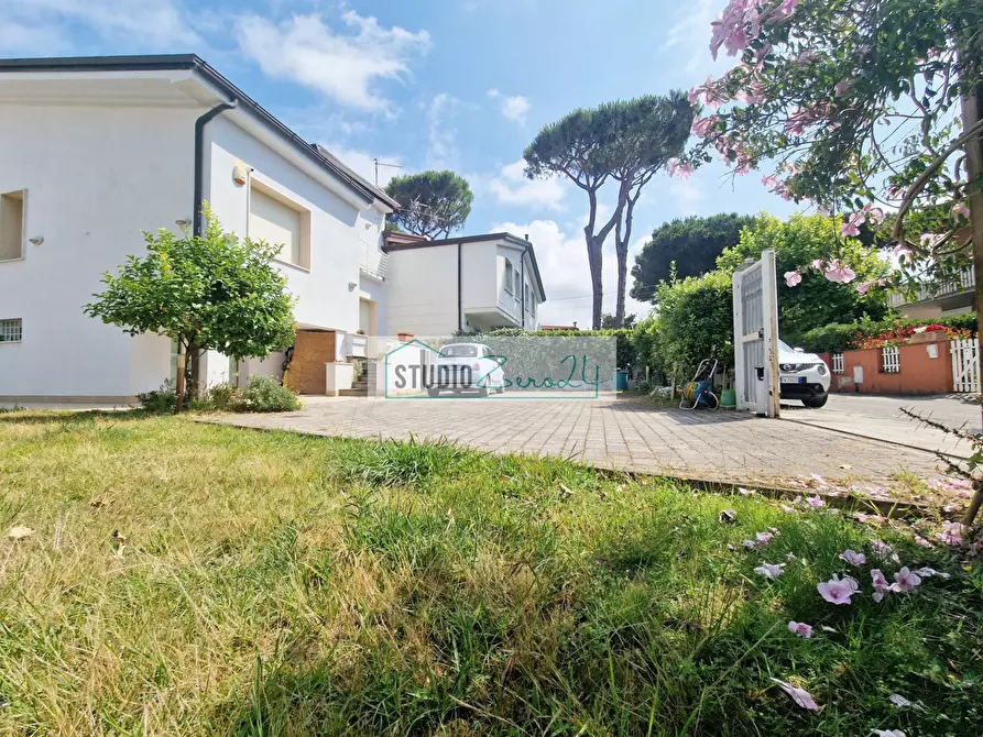 Immagine 49 di Casa semindipendente in vendita  in via maddalena a Camaiore