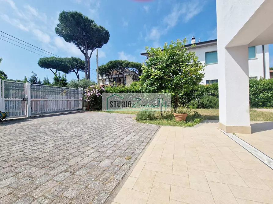 Immagine 52 di Casa semindipendente in vendita  in via maddalena a Camaiore