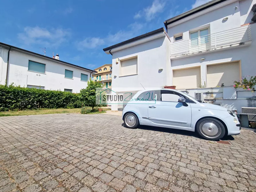 Immagine 53 di Casa semindipendente in vendita  in via maddalena a Camaiore