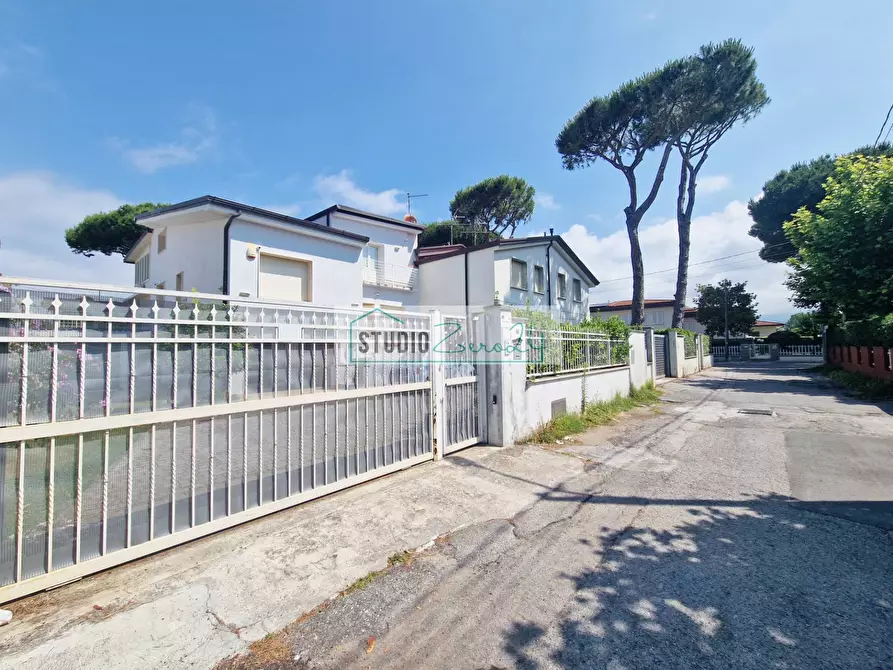 Immagine 54 di Casa semindipendente in vendita  in via maddalena a Camaiore