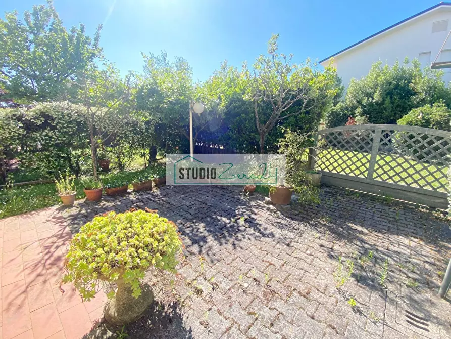 Immagine 32 di Villetta a schiera in vendita  in via arginvecchio a Camaiore