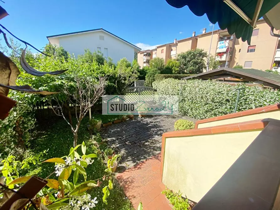 Immagine 33 di Villetta a schiera in vendita  in via arginvecchio a Camaiore