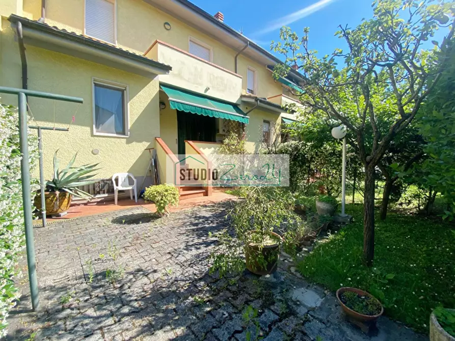 Immagine 35 di Villetta a schiera in vendita  in via arginvecchio a Camaiore