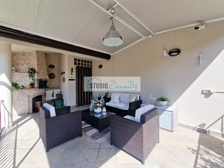 Immagine 10 di Villa in vendita  in via nuova a Camaiore