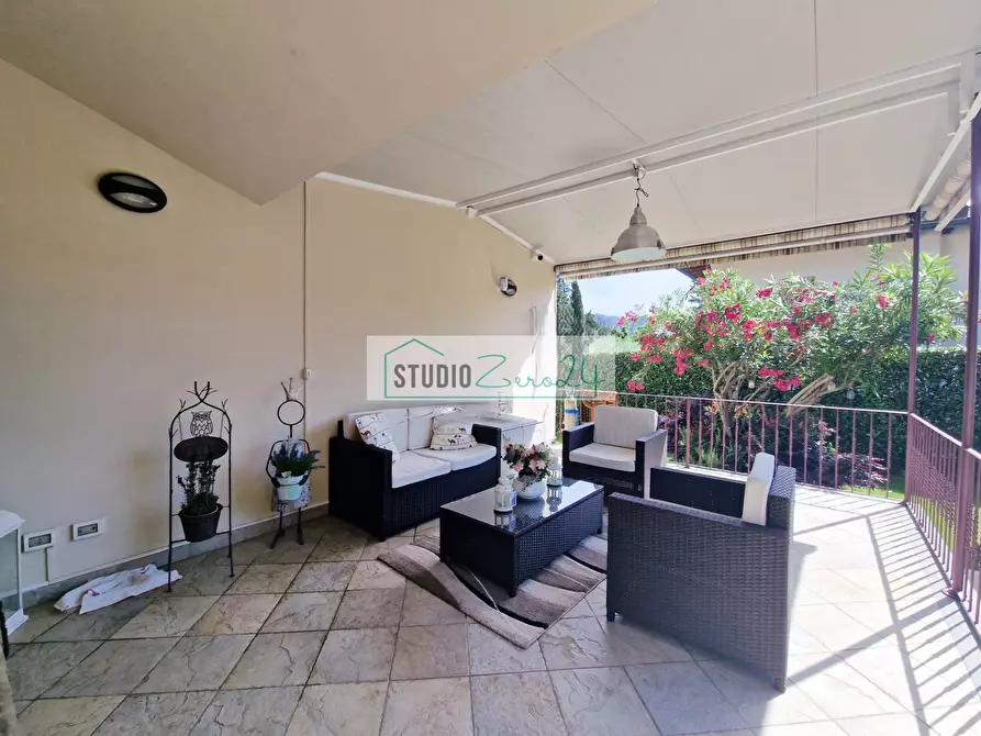 Immagine 11 di Villa in vendita  in via nuova a Camaiore