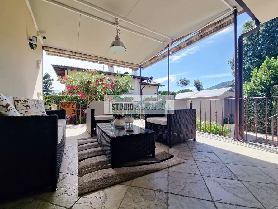 Immagine 12 di Villa in vendita  in via nuova a Camaiore