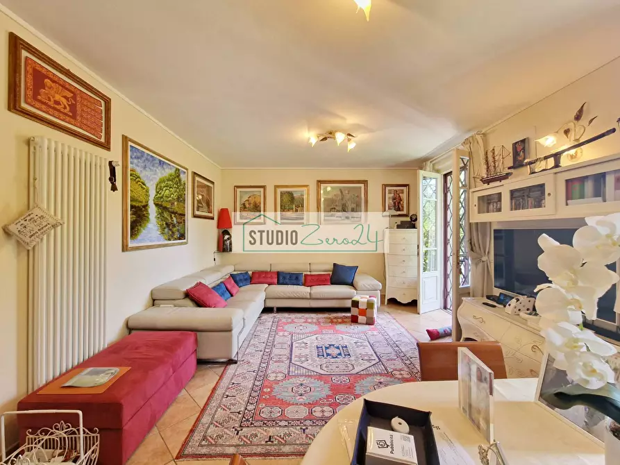 Immagine 17 di Villa in vendita  in via nuova a Camaiore