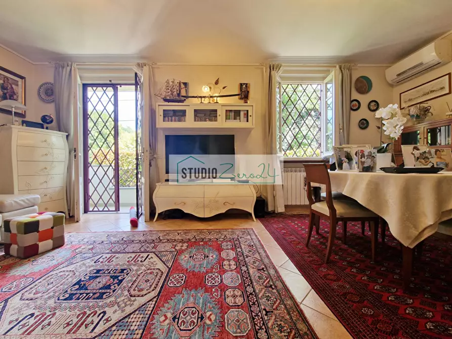 Immagine 18 di Villa in vendita  in via nuova a Camaiore