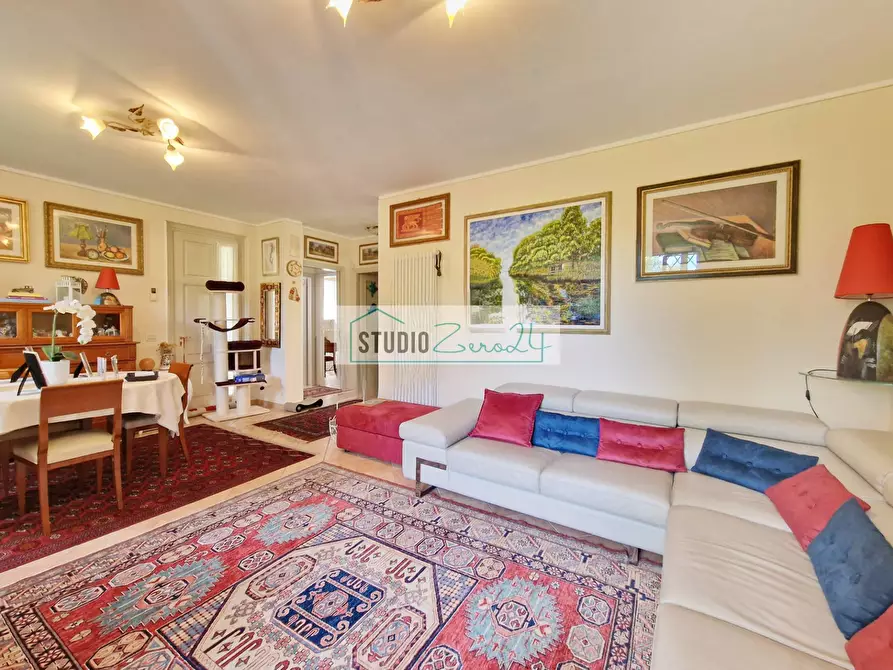 Immagine 23 di Villa in vendita  in via nuova a Camaiore