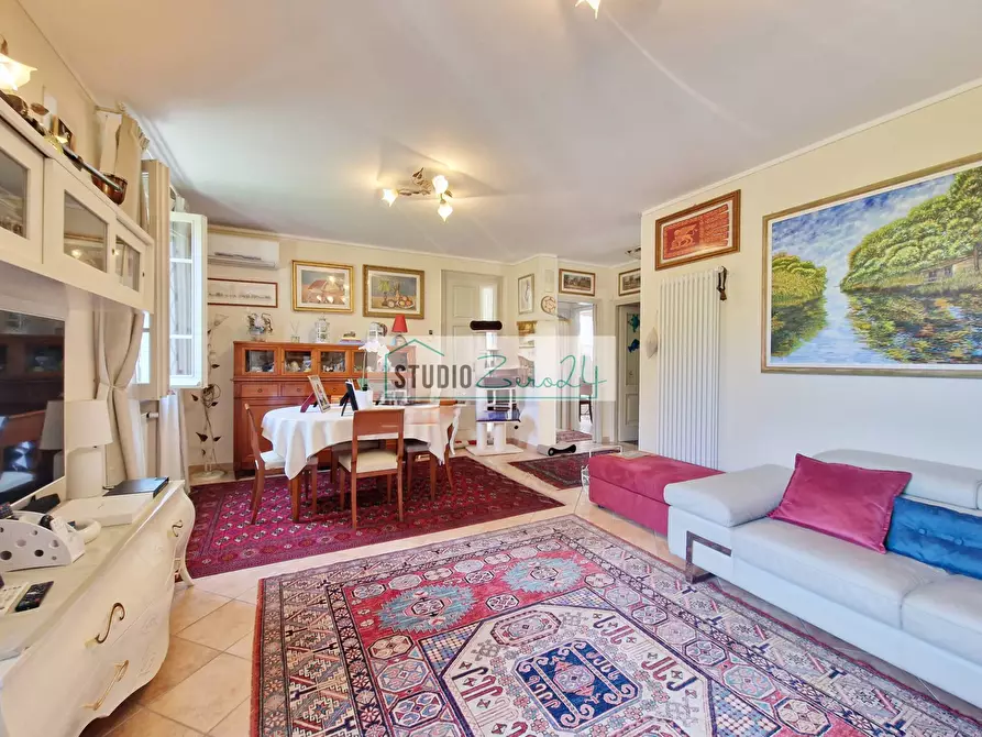 Immagine 24 di Villa in vendita  in via nuova a Camaiore