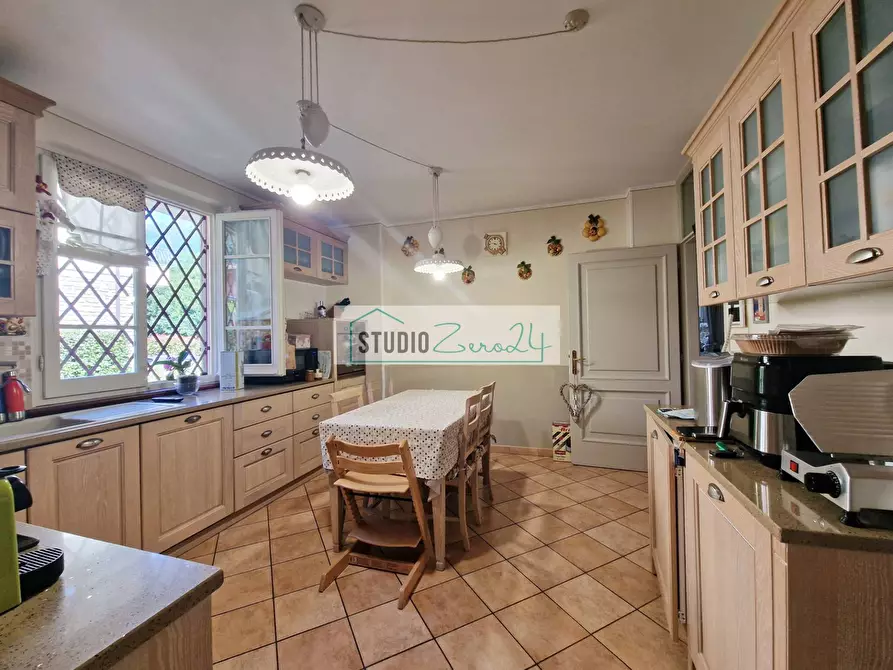 Immagine 30 di Villa in vendita  in via nuova a Camaiore