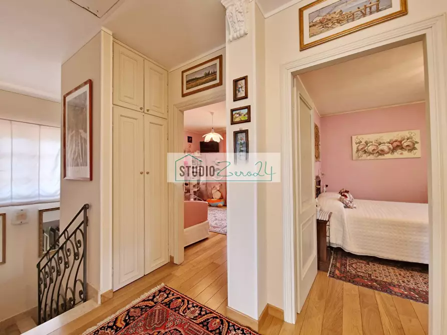 Immagine 33 di Villa in vendita  in via nuova a Camaiore