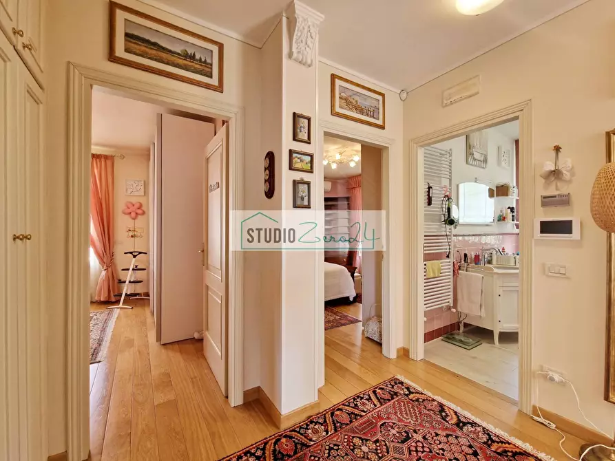 Immagine 34 di Villa in vendita  in via nuova a Camaiore