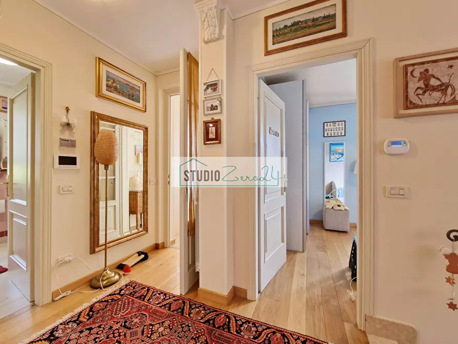 Immagine 35 di Villa in vendita  in via nuova a Camaiore