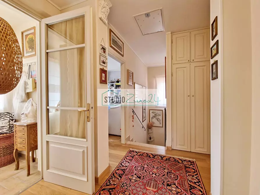 Immagine 36 di Villa in vendita  in via nuova a Camaiore