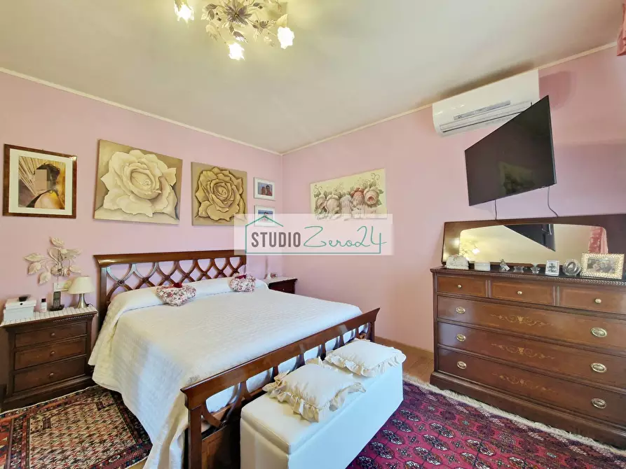 Immagine 37 di Villa in vendita  in via nuova a Camaiore