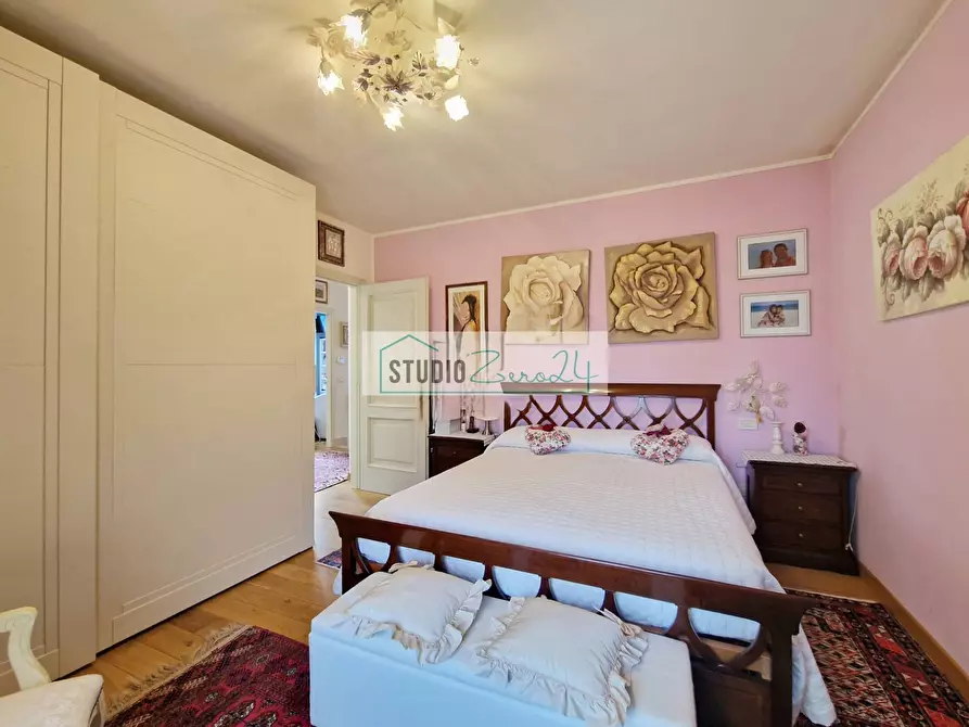 Immagine 38 di Villa in vendita  in via nuova a Camaiore