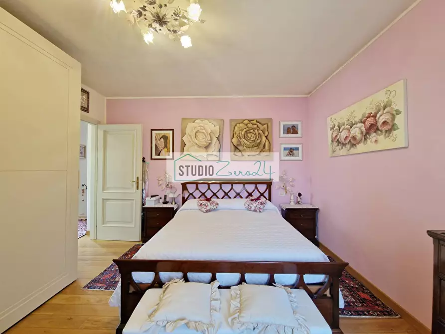 Immagine 39 di Villa in vendita  in via nuova a Camaiore