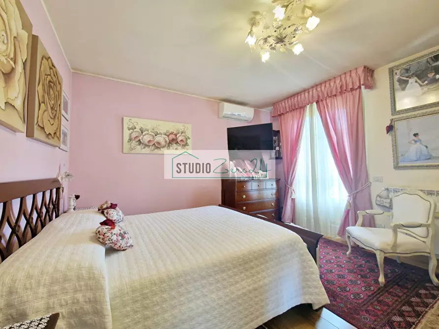 Immagine 40 di Villa in vendita  in via nuova a Camaiore