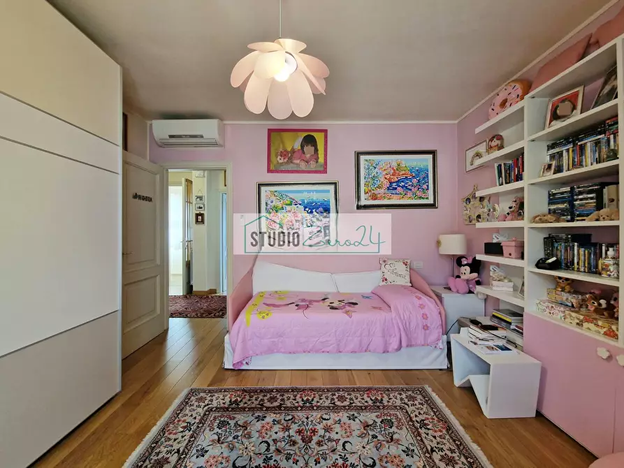 Immagine 43 di Villa in vendita  in via nuova a Camaiore