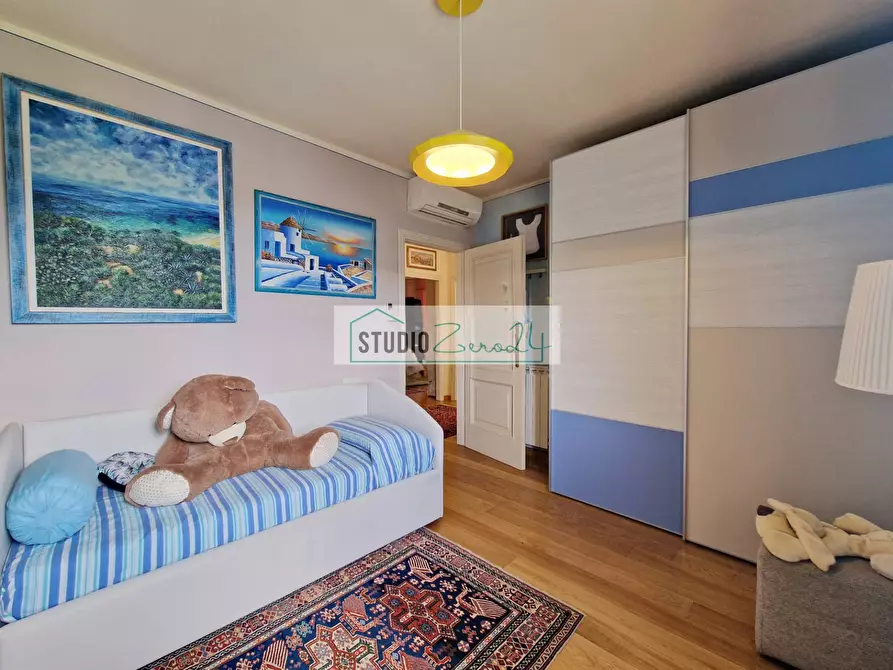 Immagine 46 di Villa in vendita  in via nuova a Camaiore