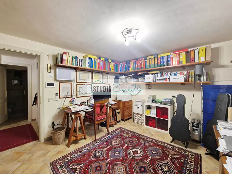 Immagine 49 di Villa in vendita  in via nuova a Camaiore