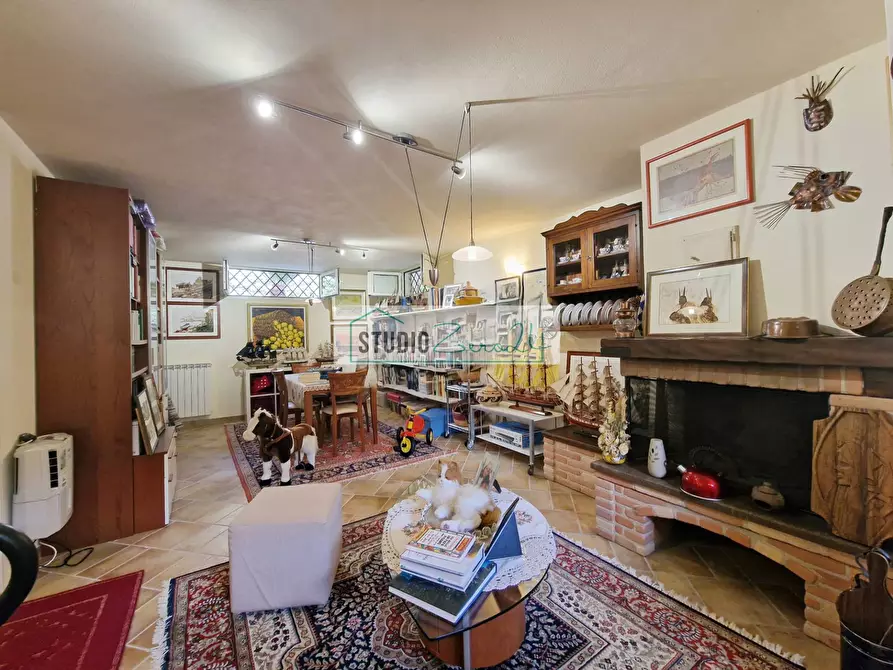 Immagine 51 di Villa in vendita  in via nuova a Camaiore