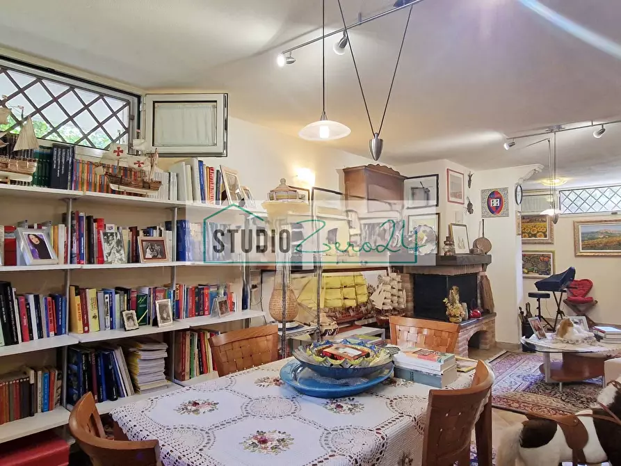 Immagine 53 di Villa in vendita  in via nuova a Camaiore