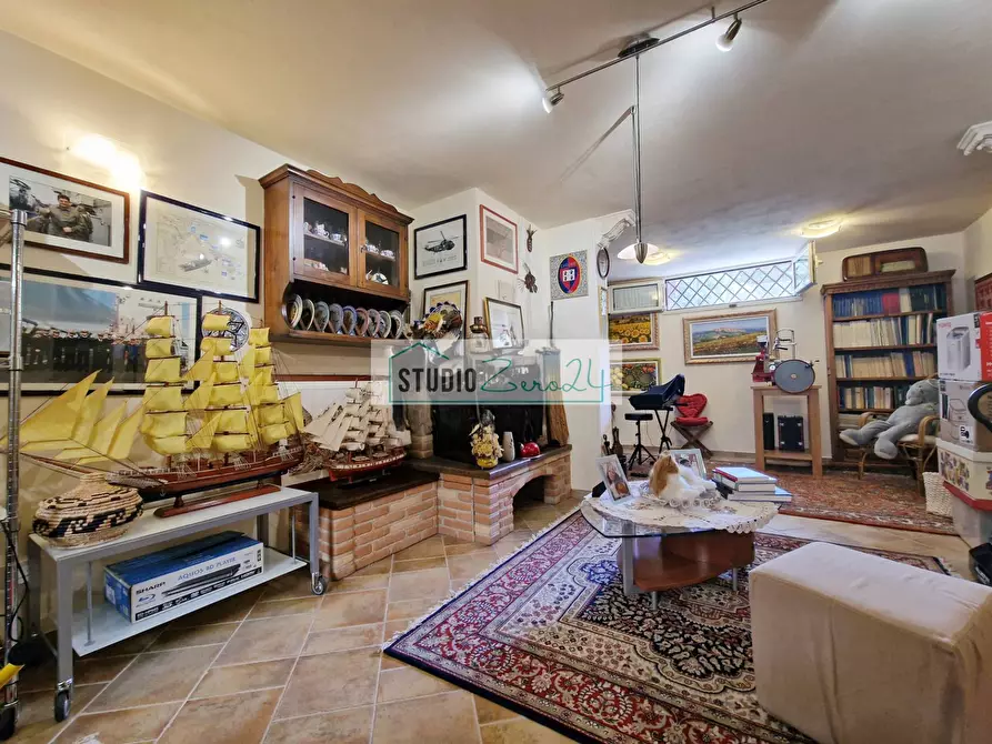 Immagine 56 di Villa in vendita  in via nuova a Camaiore