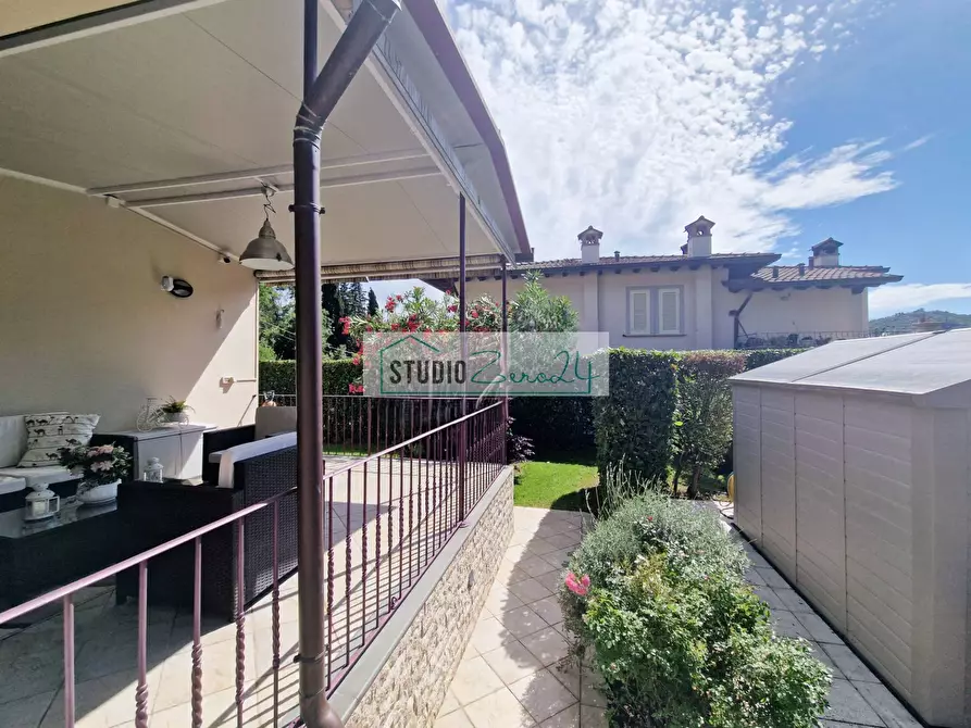 Immagine 58 di Villa in vendita  in via nuova a Camaiore