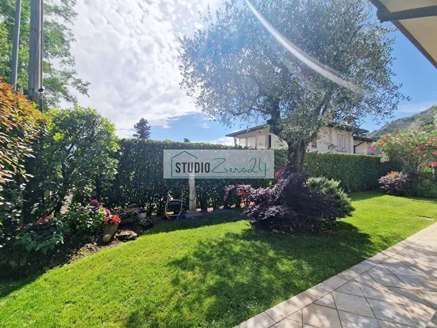 Immagine 66 di Villa in vendita  in via nuova a Camaiore