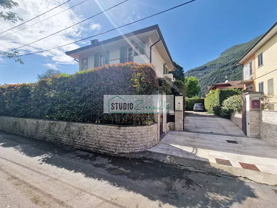 Immagine 71 di Villa in vendita  in via nuova a Camaiore