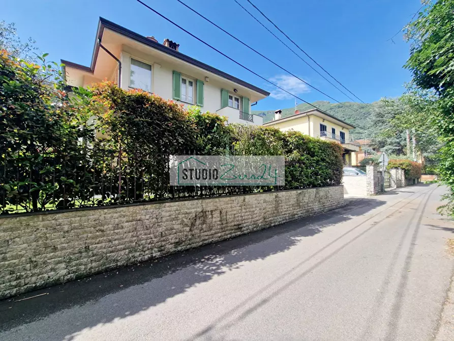 Immagine 73 di Villa in vendita  in via nuova a Camaiore