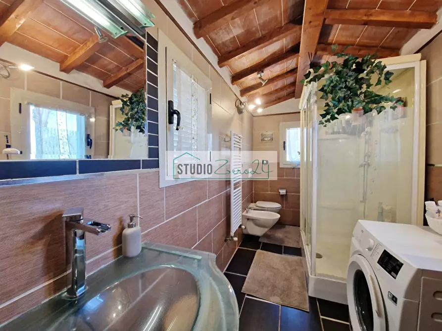 Immagine 27 di Attività commerciale in vendita  in via provinciale a Camaiore