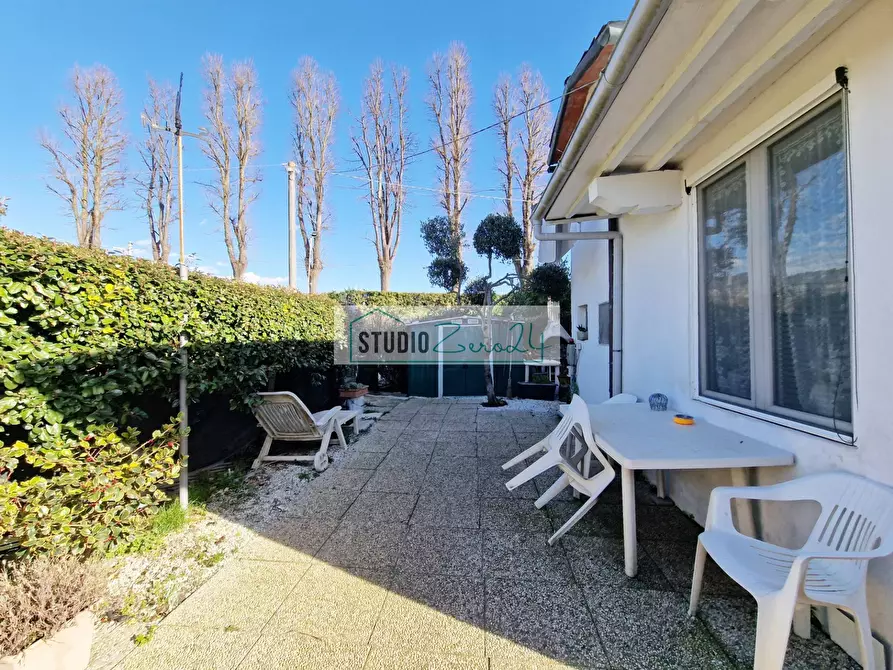 Immagine 30 di Attività commerciale in vendita  in via provinciale a Camaiore