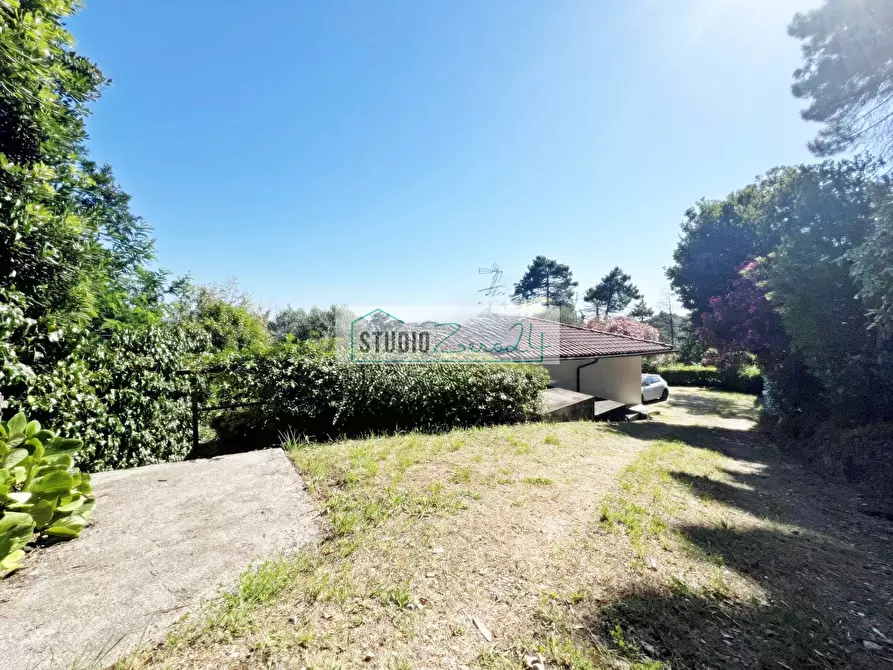 Immagine 3 di Villa in vendita  in Via del Pezzigno 15 a Camaiore