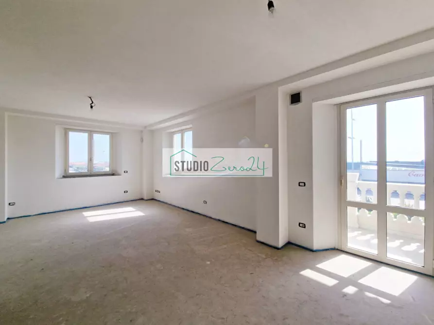 Immagine 1 di Appartamento in vendita  in Viale Cristoforo Colombo 2 a Camaiore