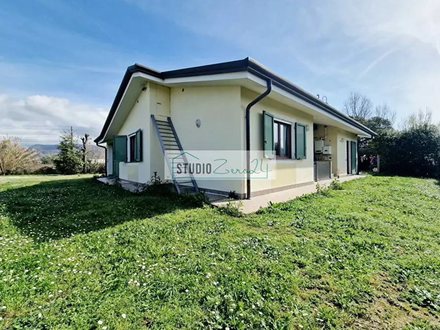 Immagine 29 di Villa in vendita  in via fratelli rosselli a Camaiore