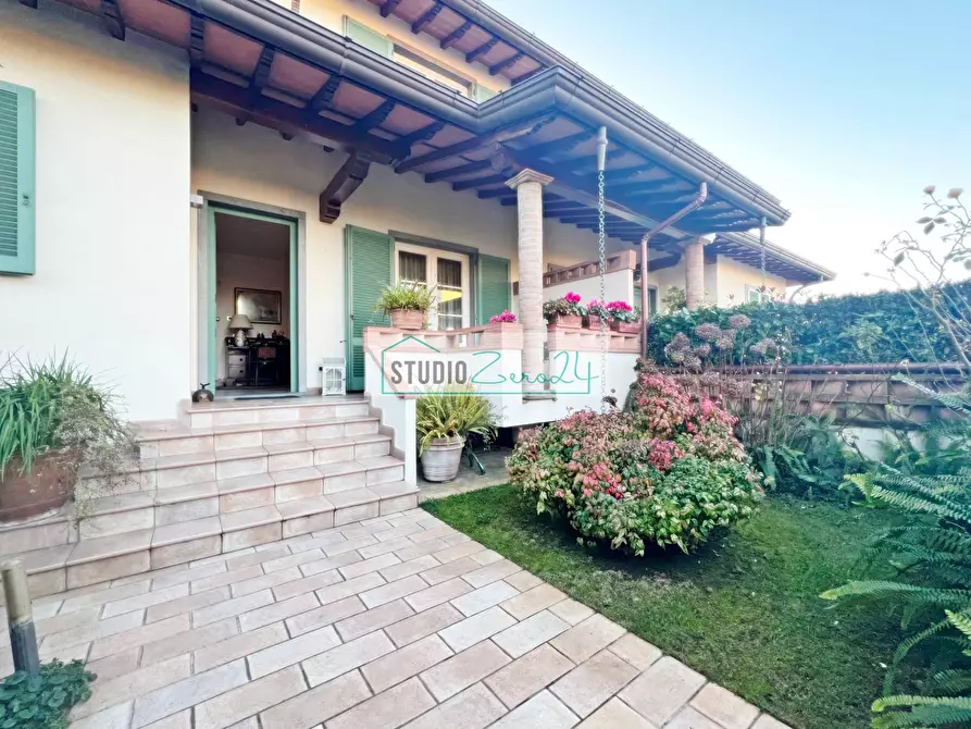 Immagine 2 di Casa semindipendente in vendita  in Via Savoia 151 a Camaiore